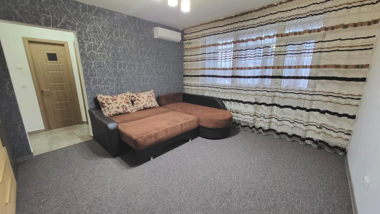 Apartament Navi オネシュティ エクステリア 写真