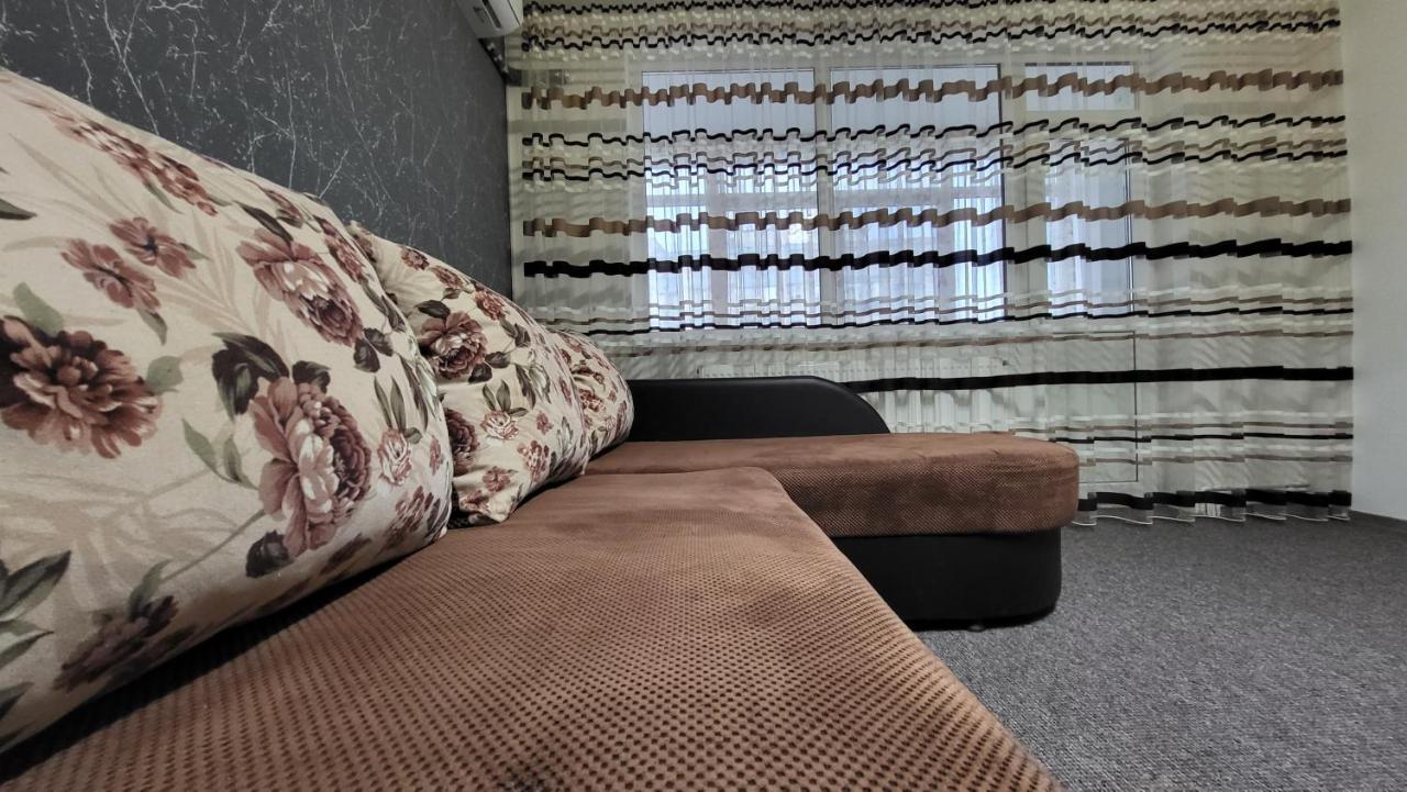 Apartament Navi オネシュティ エクステリア 写真