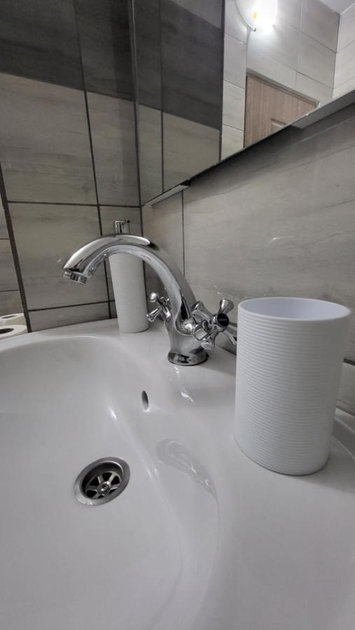 Apartament Navi オネシュティ エクステリア 写真